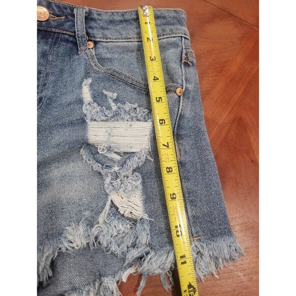 Woman’s Size 3 Almost Famous Cut Off Shorts Well loved - Picture 11 of 12